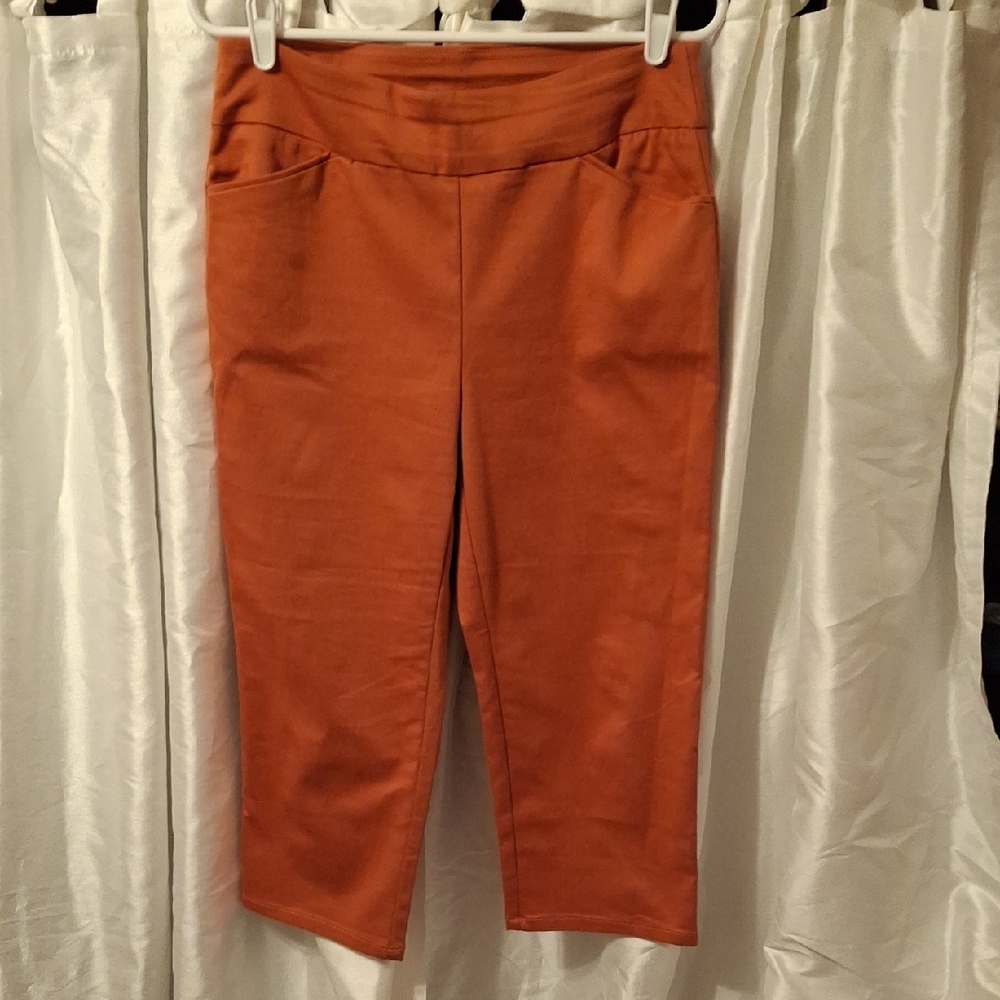 Croft & Barrow Women's Rust Capris 8R 🩵🩵🩵🩵